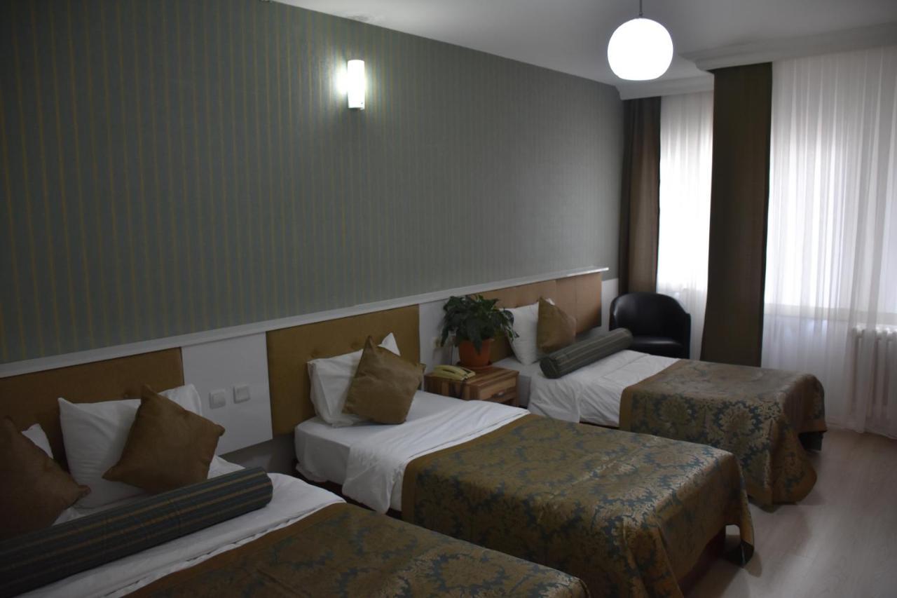 Gross Hotel *