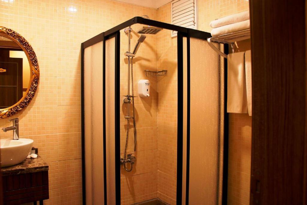 Hotel Gross *